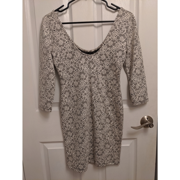 Low back dress - Picture 2 of 2